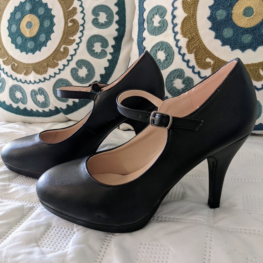 NEW black Mary Jane heels